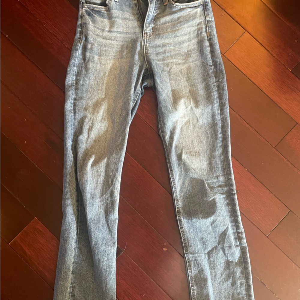 Women’s stright leg light wash Blue Jeans